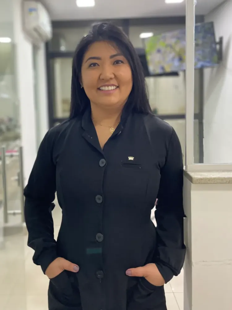 Foto da doutora Karine Sayure especialista em dtm